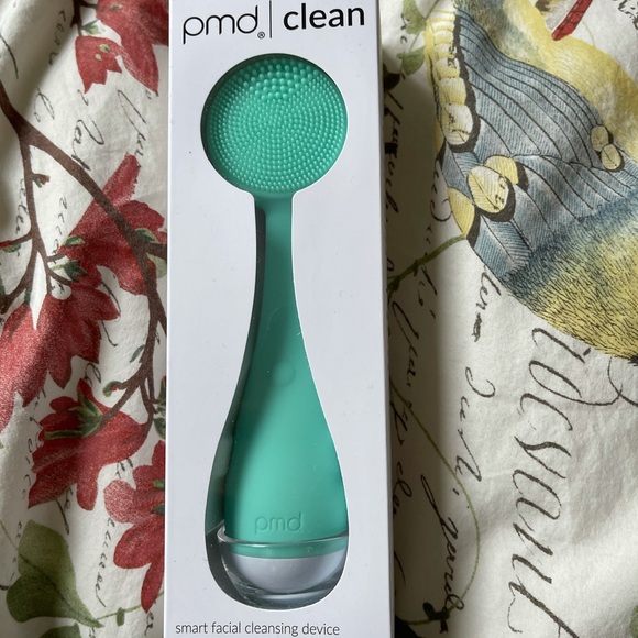 PMD Clean Teal & White Smart Facial